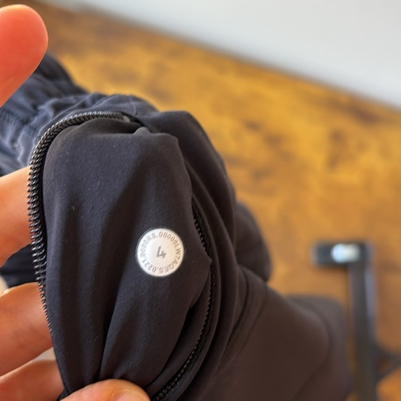 Lululemon Track That 5” high rise black 4 shorts - Picture 5 of 5